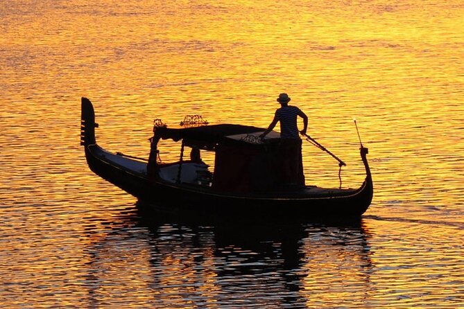 1 Hour Private Romantic Gondola Cruises in Banksia Beach - Practical FAQ: what to expect before you ride