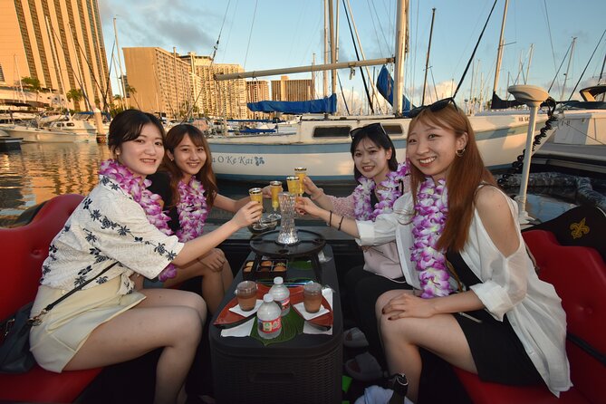 2-Hour Small-Group Gondola Excursion in Waikiki - What’s Actually Included: Lei, Cider, Desserts, and a Blanket Plan