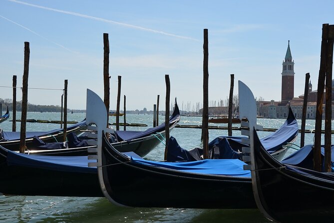 2-hour Venice Guided Walking Tour with Gondola ride - Stop 2: Mercati di Rialto (Rialto Market for Fish and Fruit)