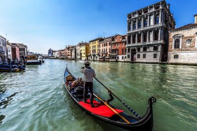30-min Private Gondola Ride for up to 5 people - Where you meet: Calle Larga XXII Marzo (and the GPS trap)