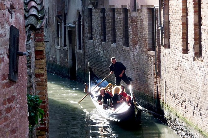 30-min Private Gondola Ride for up to 5 people - Stop planning: La Fenice tower and the Maria Callas connection