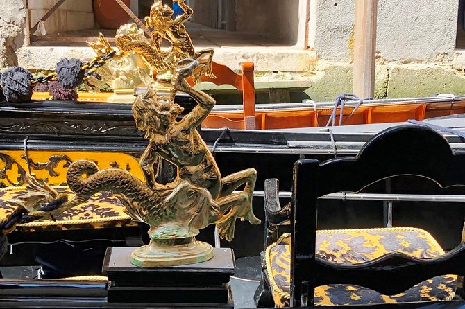 30-min Private Gondola Ride for up to 5 people - Santa Maria della Salute: the Grand Canal view point