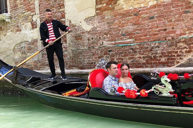 30-min Private Gondola Ride for up to 5 people - Price and value: when $177.52 per group makes sense
