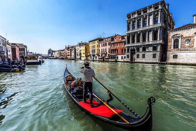 30-min Private Gondola Ride for up to 5 people - Where you meet: Calle Larga XXII Marzo (and the GPS trap)