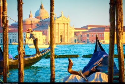 45-Minute or 1-hour Private Gondola Ride from Rialto - Gondolier Style Matters: Singing, Stories, and Silent Moments