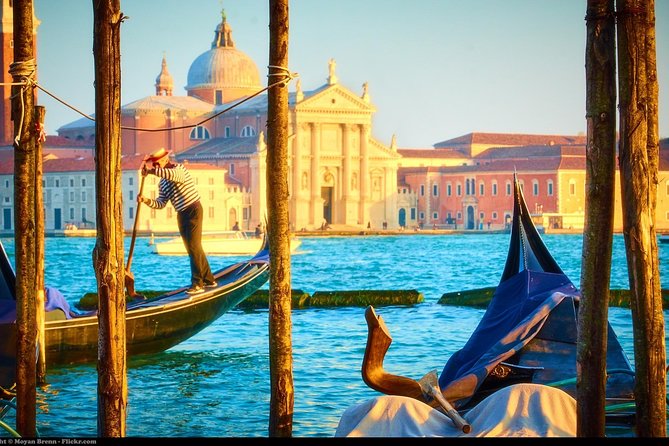 45-Minute or 1-hour Private Gondola Ride from Rialto - Gondolier Style Matters: Singing, Stories, and Silent Moments