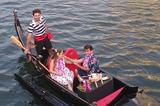 Aloha Gondola Cruise with Drinks & Pastries - The hop-on hop-off bonus after the cruise