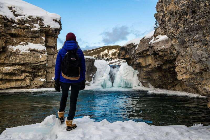 Banff: Gondola Cave Basin, Johnston Canyon & Lake Minnewanka - Banff Town break: shopping, lunch, and real convenience