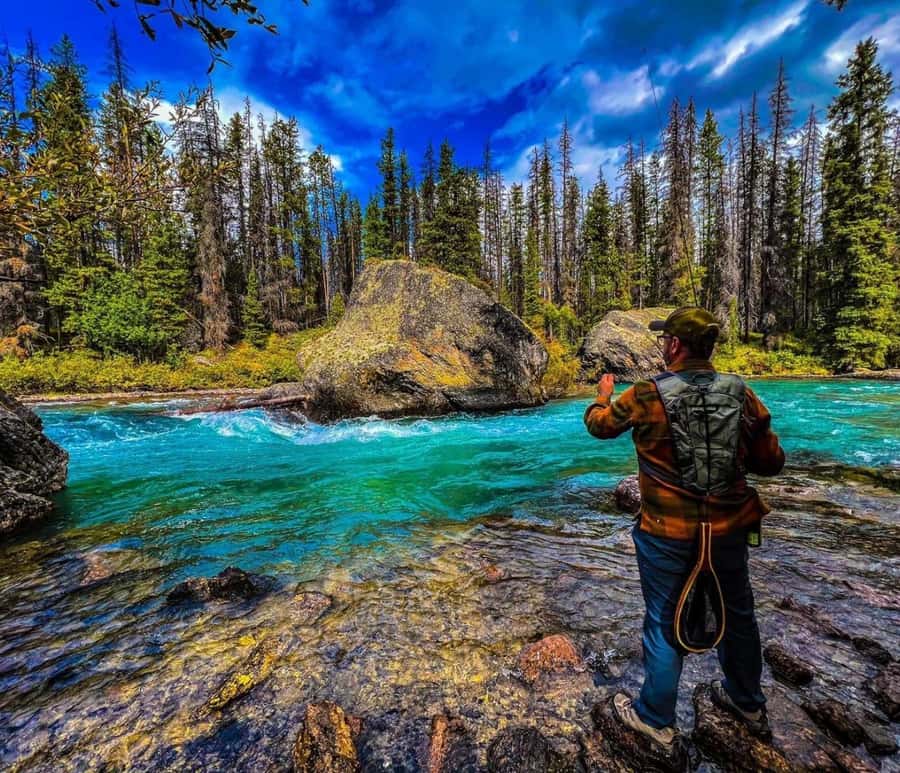 Banff: Gondola, Hot Springs, Bow falls & Three lakes tour - Getting Oriented at Lake Louise: Turquoise Water and Easy Stops