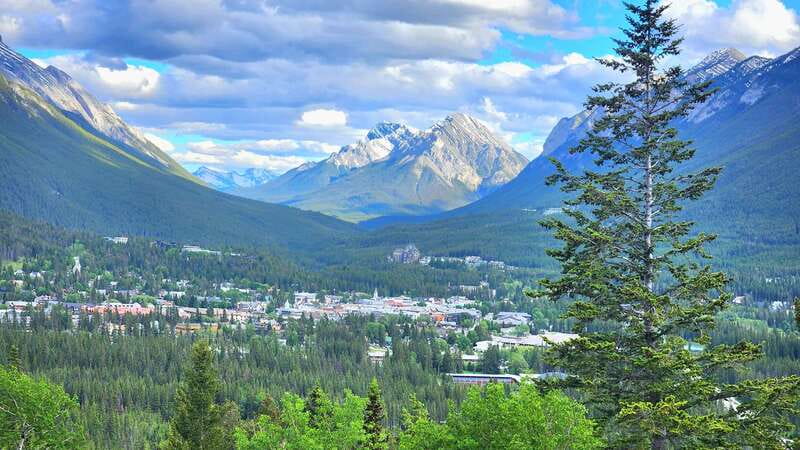 Banff Private Full-Day Tour Lake Louise, Gondola & more - Lake Louise shores and the cold plunge choice