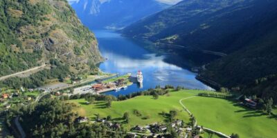 Bergen: Hardangerfjord, Voss Gondola & 3 Great Waterfalls - Strandkaien to the Hardanger shoreline: mini-bus comfort and real route logic