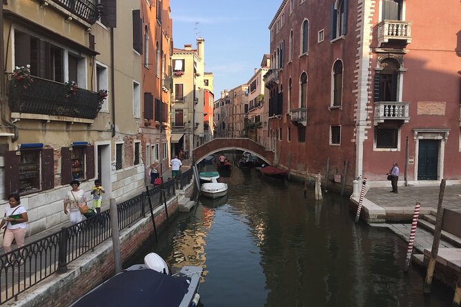 Best of Venice Private Tour: St. Mark's Doge Palace Gondola Ride - Piazza San Marco: start where the city opens up