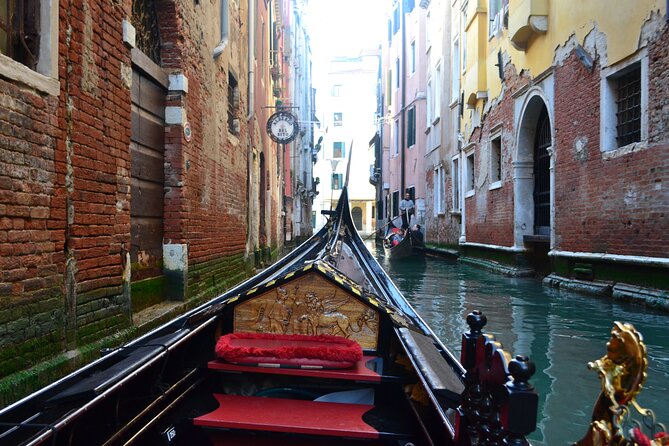 Charming Gondola Ride on the Grand Canal & Gondola Gallery™ - Who Should Book This Tour