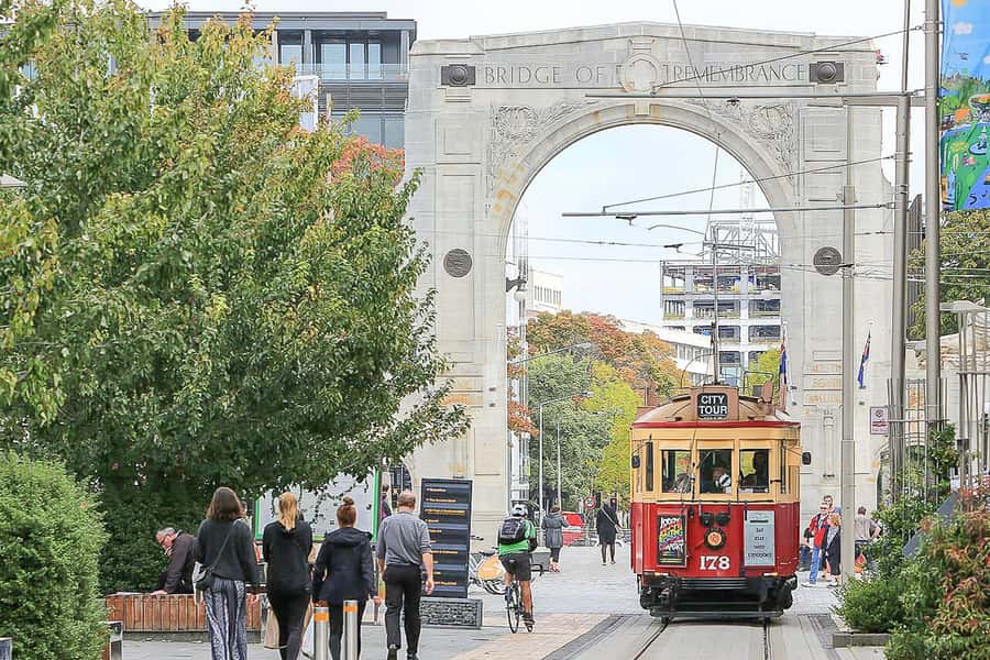 Christchurch Gondola and Tram City Tour Combo - Getting between tram and gondola: bus #8, seasonal shuttle, and a simple strategy