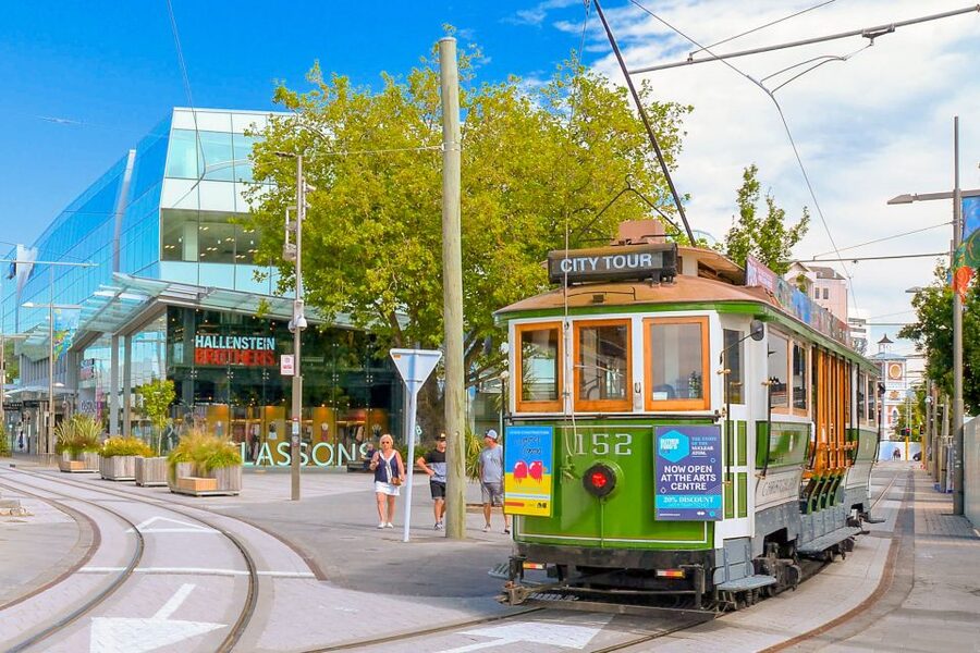 Christchurch: Tram, Punt and Gondola Ride Combo Ticket - The Avon River Punt: Edwardian Boatmen and a Serene 30 Minutes