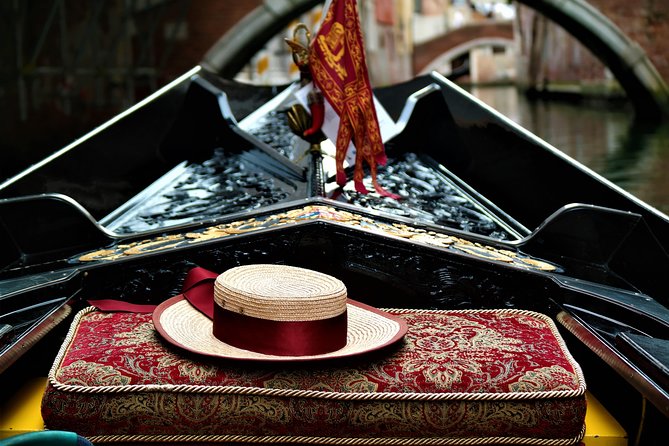 Classic 30-Minute Gondola Ride in Venice - Weather, comfort, and the cold truth about Venice nights