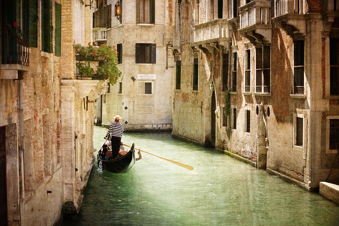 Classic 30-Minute Gondola Ride in Venice - Who this gondola ride suits best