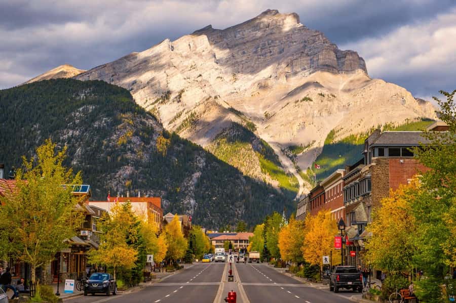 Discover the Best of Banff: Lakes, Mountains, Gondola Ride - Should you book this Banff lakes-and-gondola tour?