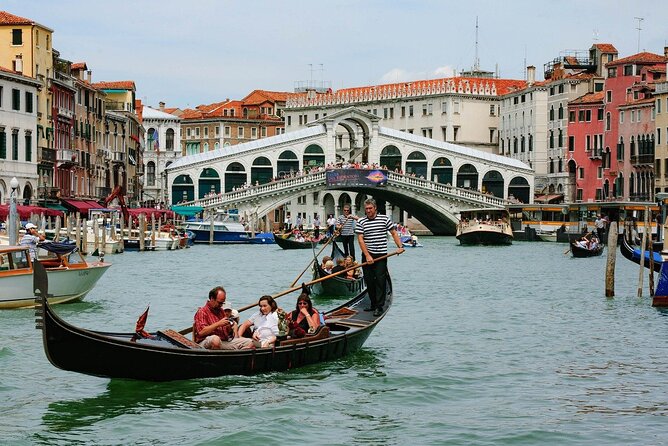 Explore the Canals on an Authentic Gondola Tour Venetian Dreams - A 30-minute gondola tour that actually fits your Venice schedule