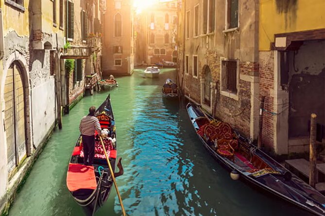 Explore the Canals on an Authentic Gondola Tour Venetian Dreams - When the experience goes wrong, here’s what you can do