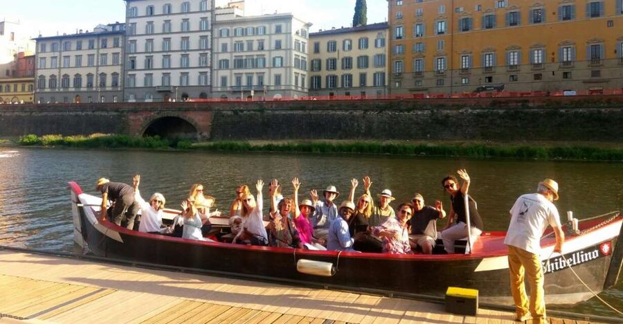 Florence: Guided Gondola Boat Tour with a Glass of Wine - Meeting at Via dei Vagellai 22 and walking to the pier