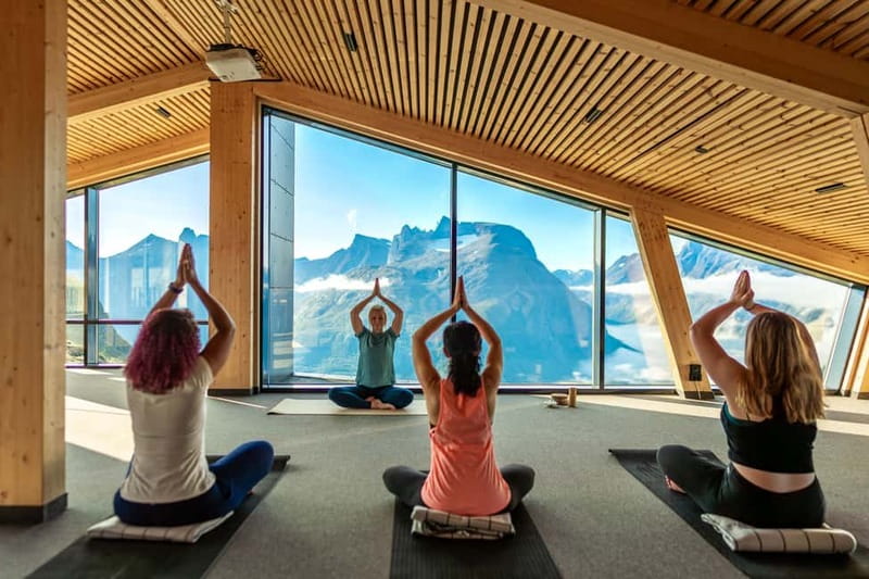 From Åndalsnes: Yoga on Nesaksla Mountain and Gondola Ticket - After class: smoothie fuel and your choose-your-own view time