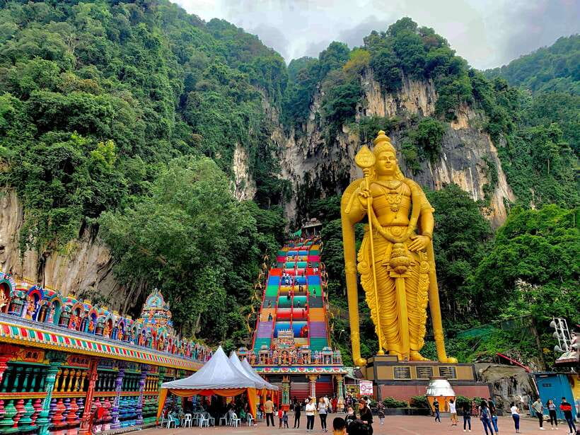 From Kuala Lumpur: Genting Highlands Day Tour & Gondola Ride - Entering Batu Caves: Limestone Temple Views and Monkey Reality