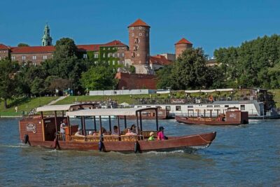 Gondola cruise The Vistula River Krakow private tour up to 12 person - The Vistula route from Wawel to Kazimierz (and why it’s a smart loop)