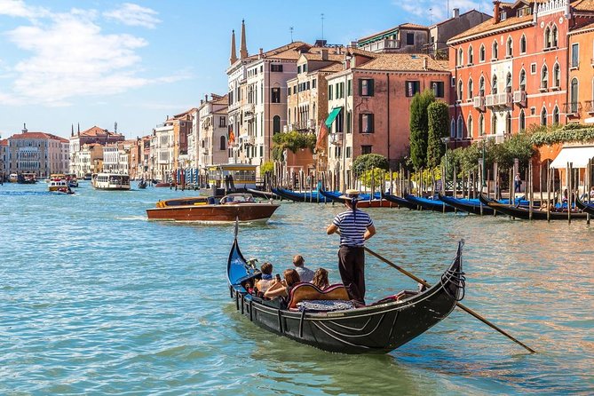 Grand Canal Gondola Experience with Live Commentary™ - Key things that make this gondola worth your time