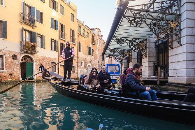 Grand Canal Gondola Experience with Live Commentary™ - What you’ll see: a stop-by-stop run along Venice landmarks