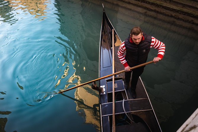 Grand Canal Gondola Experience with Live Commentary™ - Live commentary vs app audio, and why private changes the vibe