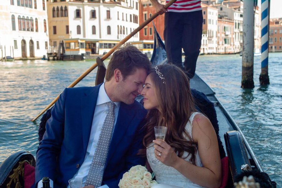 Grand Canal: Renew Your Wedding Vows on a Venetian Gondola - Practical Notes: What to Bring, What Not to Bring