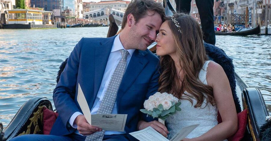 Grand Canal: Renew Your Wedding Vows on a Venetian Gondola - The Gondola Ride Plan: Big Views First, Then Quiet for the Vows
