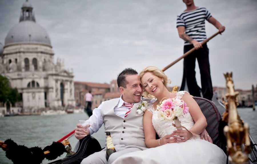 Grand Canal: Renew Your Wedding Vows on a Venetian Gondola - Timing, Pace, and Who This Fits Best