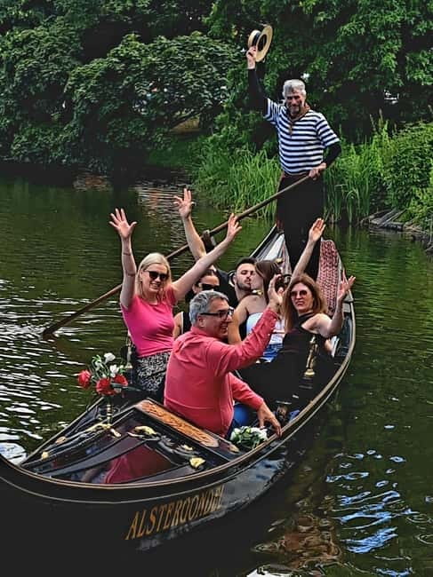 Hamburg: Alster Lake public Tour in a Real Venetian Gondola - First look: what this gondola ride is really like