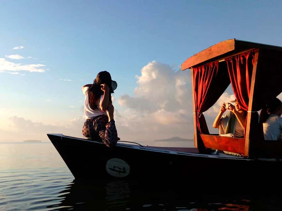 Ko Lanta: Sunrise Gondola Boat Ride with Breakfast - Sunrise over Lanta Bay: the photo is the easy part