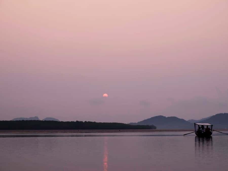 Ko Lanta: Sunrise Gondola Boat Ride with Breakfast - Breakfast and coffee: the local part you’ll actually remember