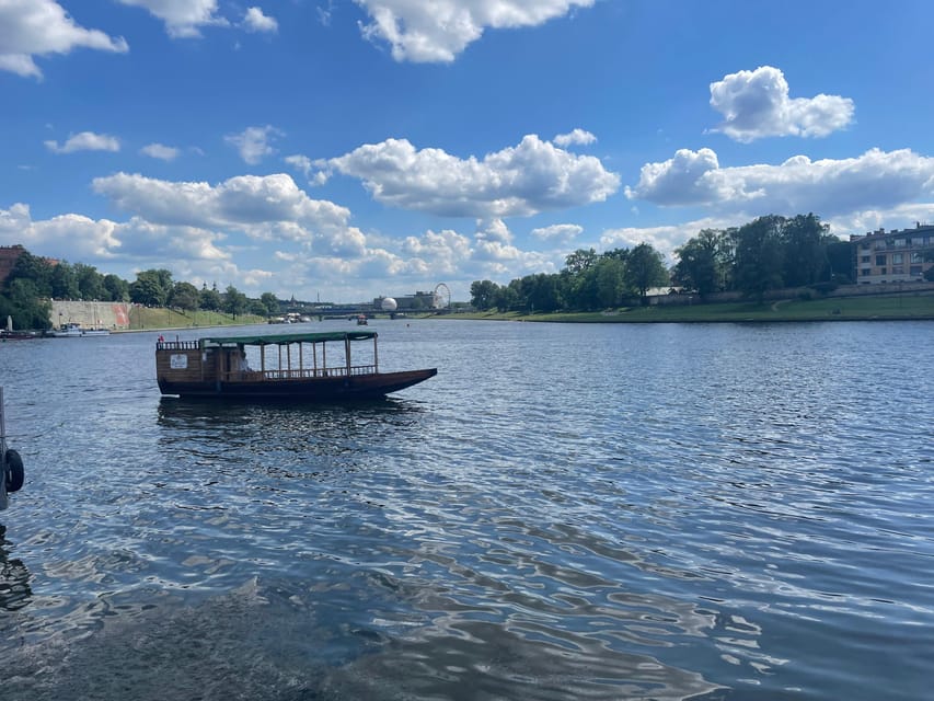 Krakow: Evening or Night Gondola Cruise - The whimsical stop: Pig In The River