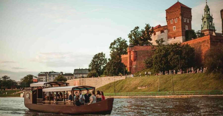 Krakow: Private Traditional Gondola Cruise - A Private Gondola on the Vistula Changes How You See Krakow