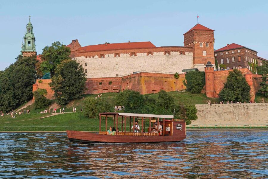 Krakow: Private Traditional Gondola Cruise - Audio Guide and Conversation: What You’ll Enjoy, What You Should Watch