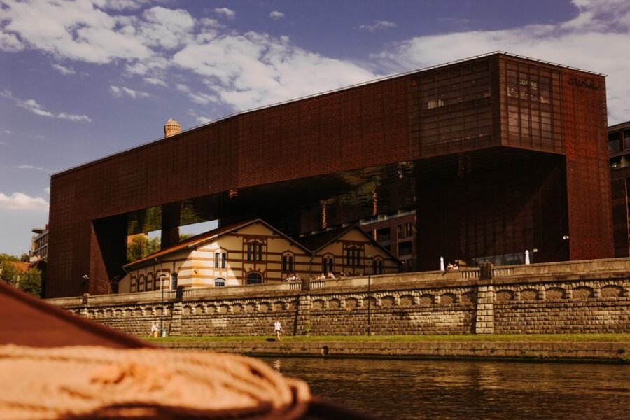 Krakow: Vistula Night Cruise by Gondola w/ Audio Commentary - Audio commentary in English and Polish: what to listen for
