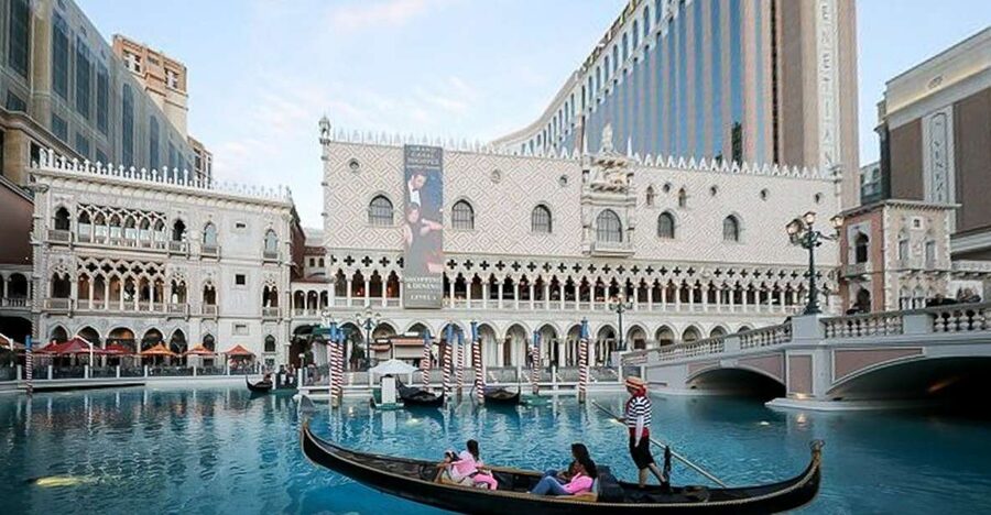 Las Vegas: Entry to Madame Tussauds with a Gondola Cruise - Madame Tussauds Las Vegas: fast-moving, very photo-friendly