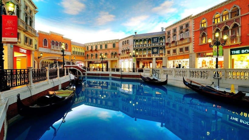 Macau: Venetian-Style Gondola Ride - Bridges and Venetian-Style Architecture: The Best Visual Payoff