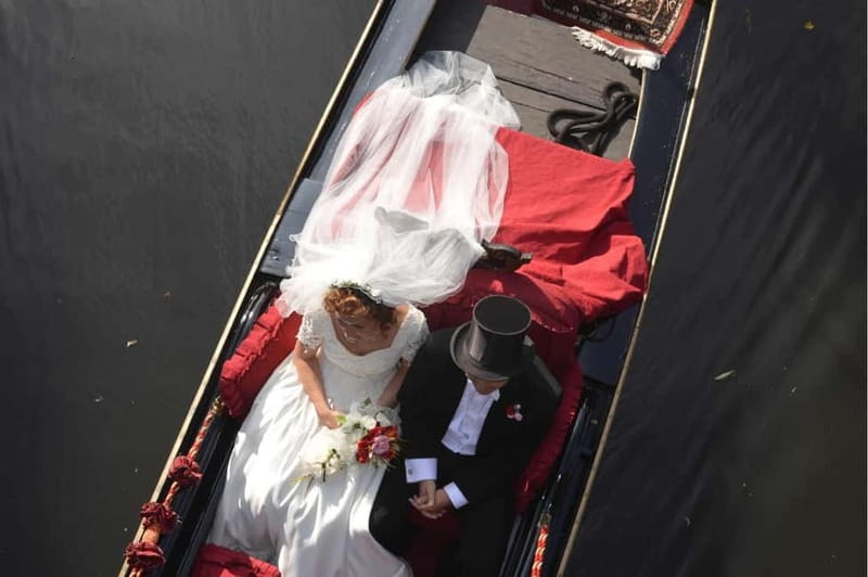 Private Alster Lake romantic Tour in a Real Venetian Gondola - Carlo the Gondolier: Venice Training, Hamburg Stories, Real-Time Questions