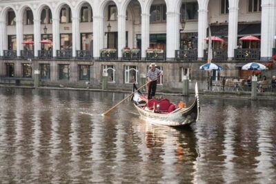 Private Alster Lake romantic Tour in a Real Venetian Gondola - The 1.5-Hour Alster Route: What You See at Each Stop