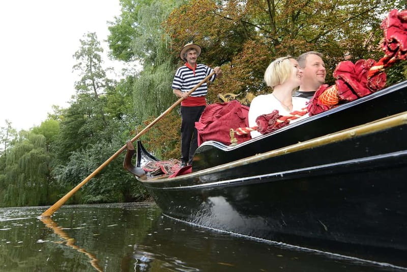 Private Alster Lake romantic Tour in a Real Venetian Gondola - Should You Book the Private Alster Lake Romantic Gondola?
