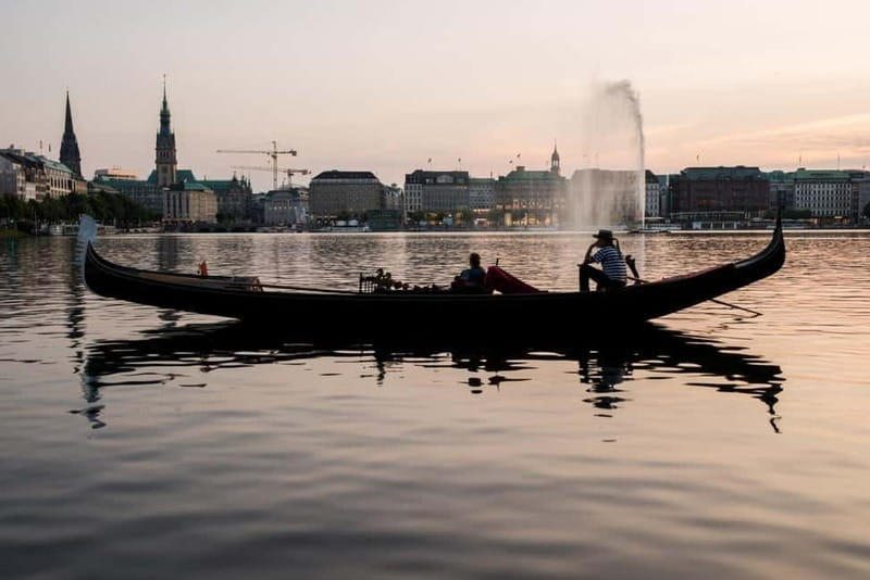Private Alster Lake romantic Tour in a Real Venetian Gondola - FAQ