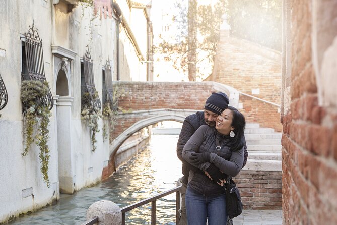 Private Gondola Ride and Photoshoot - Stop 3: Ponte di Rialto to Finish With Venice Landmark Energy