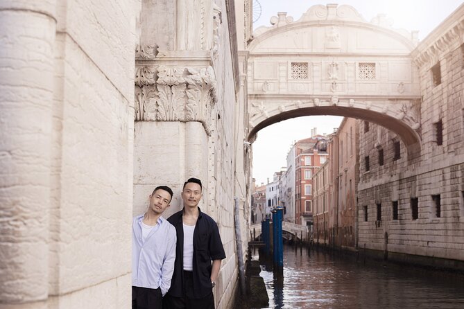 Private Gondola Ride and Photoshoot - Photo Delivery: Edited Images via Secure Online Sharing