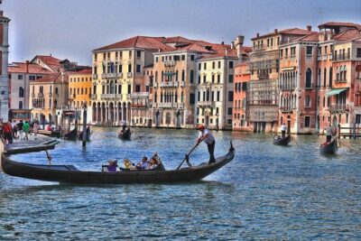 Private Gondola Serenade with Music - The 30-Minute Canal Grande Route